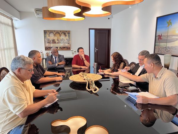 STIU-MA discute futuro do saneamento p�blico com Felipe Camar�o e refor�a defesa da CAEMA p�blica